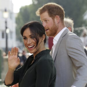 A barriga de poucos meses de gravidez já aparecia no look usado por Meghan Markle o início de outubro de 2018