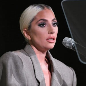 Lady Gaga contou que depois que sofreu assédio sexual quando tinha 19 anos, foi diagnosticada com TEPT e Fibromialgia