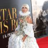 Na pré-estreia do filme "Nasce Uma Estrela", em Londres, Lady Gaga usou um vestido de gala. No prêmio "Women In Hollywood", a cantora escolheu um terno masculino como símbolo de empoderamento