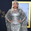 

Na prèmiere do filme "Nasce Uma Estrela", em Los Angeles, Lady Gaga apostou em vestido de gala elaborado

