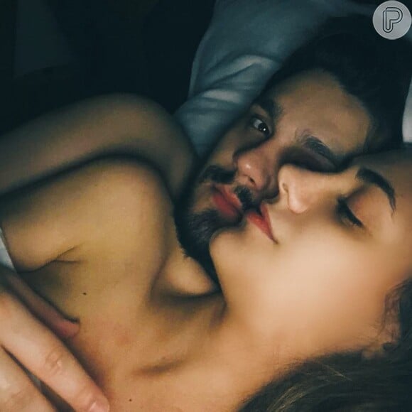 Luan Santana surge em foto sensual ao lado da namorada, Jade Magalhães, em 17 de outubro de 2018