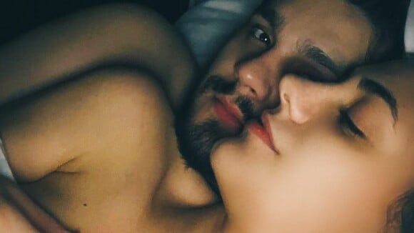 Luan Santana surge em foto sensual com a namorada, Jade Magalhães: 'Te amo'