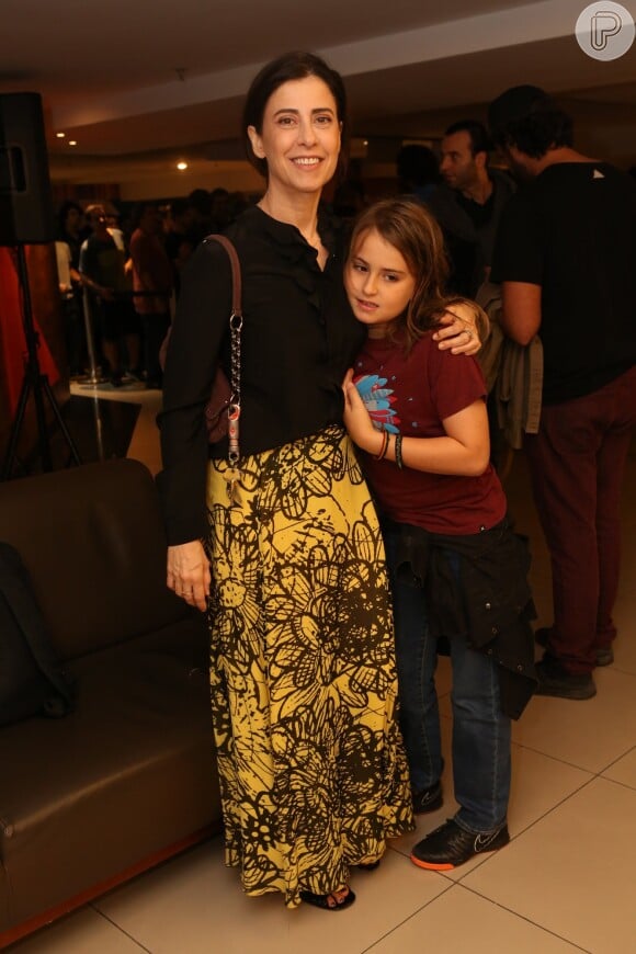 Fernanda Torres foi com o filho Antônio na pré-estreia do filme 'Chacrinha - O Velho Guerreiro', no shopping Rio Sul, zona sul do Rio, nesta quarta-feira, 17 de outubro de 2018