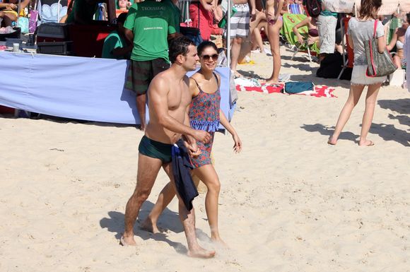 Sophie Charlotte e Daniel de Oliveira foram juntos à praia do Leblon, na Zona Sul do Rio de Janeiro, na tarde deste sábado, 23 de agosto de 2014
