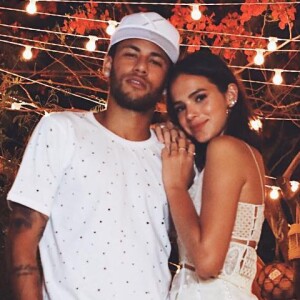 Mídia estrangeira cita divergência política e relação 'on-off' em fim de Bruna Marquezine e Neymar