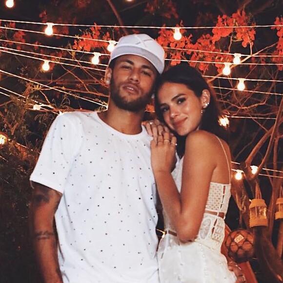 Mídia estrangeira cita divergência política e relação 'on-off' em fim de Bruna Marquezine e Neymar