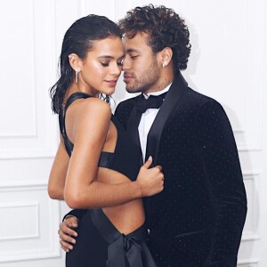 Bruna Marquezine nega que fim de namoro com Neymar seja por divergência política