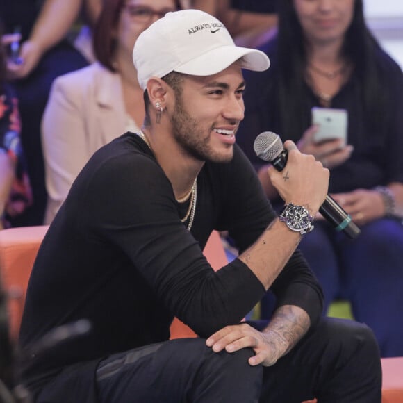 Neymar foi visto com Camila Karam em uma boate de Barcelona