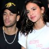 Segundo o 'UOL Esporte', a atriz não queria se mudar para Paris e Neymar gostaria de morar com ela na cidade francesa