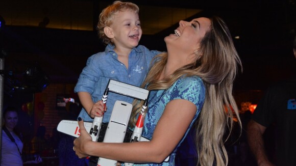 Davi Lucca, filho de Neymar, comemora 3 anos em festa do filme 'Carros'