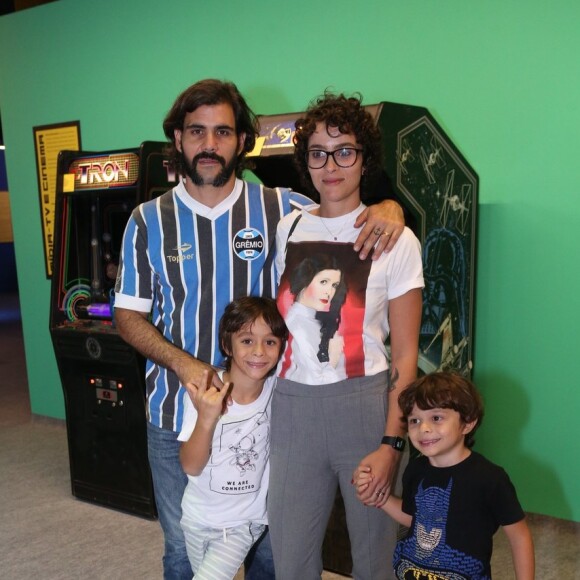 Juliano Cazarré e a mulher, Leticia, já são pais de Inácio e Vicente