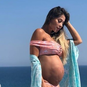 Mayra Cardi se submeteu a uma cesárea após 42 semanas de gestação