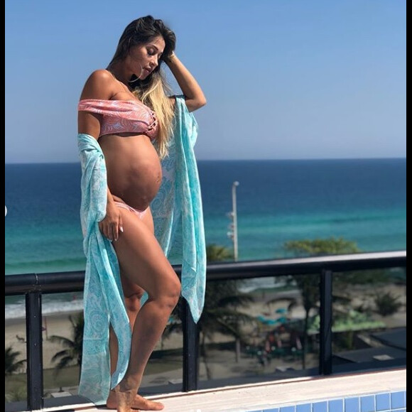 Mayra Cardi se submeteu a uma cesárea após 42 semanas de gestação