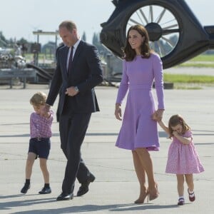 Charlotte e George acompanham os pais nos compromissos reais