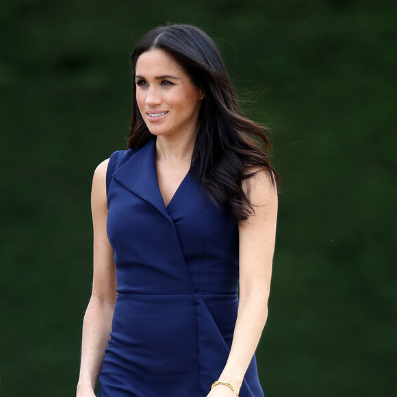 Meghan Markle também usou produções de um único tom no vestido e no sapato