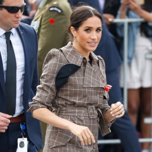 Meghan Markle escolheu padronagens diferentes de xadrez durante a viagem