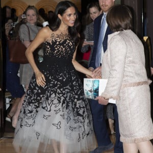 Com tule e detalhes em pássaros, o vestido Oscar de La Renta roubou a cena em jantar de gala da Australian Geographic Society