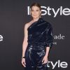 A atriz Ellen Pompeo usou look de vinil Max Mara no prêmio InStyle Awards 2018