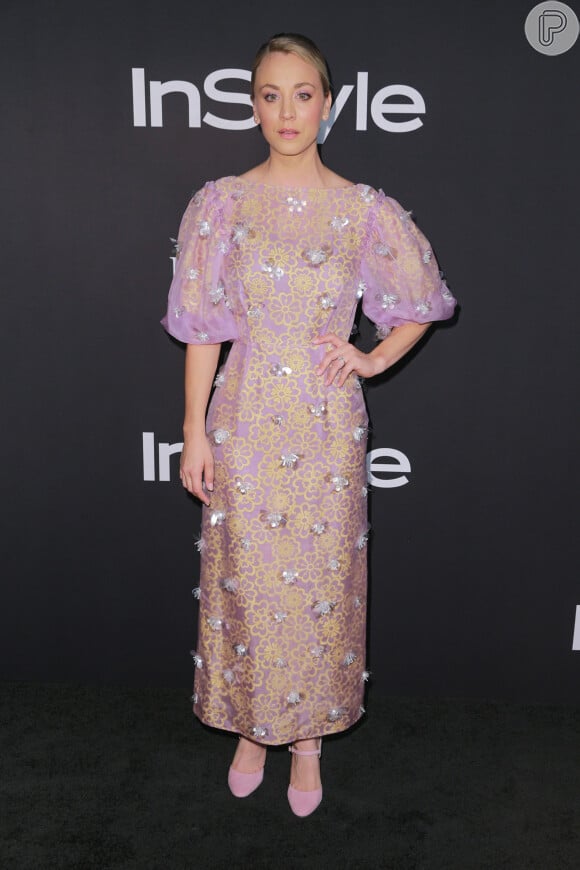 Kaley Cuoco elegeu vestido criado pela designer de moda e empresária norte-americana Kate Spade para ir ao prêmio InStyle Awards 2018