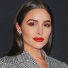 Olivia Culpo apostou em maquiagem com sombra laranja e batom vermelho no prêmio InStyle Awards 2018