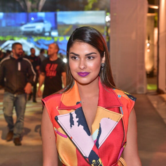 Munik Nunes, campeã do 'BBB16', confere desfile da Apartamento 03 no quarto dia de SPFW, nesta quinta-feira, 25 de outubro de 2018