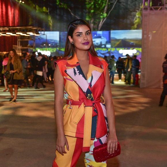 Munik Nunes, campeã do 'BBB16', confere desfile da Apartamento 03 no quarto dia de SPFW, nesta quinta-feira, 25 de outubro de 2018