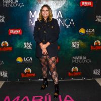 Look rocker e sexy: Marília Mendonça usa short curto com meia de renda em show