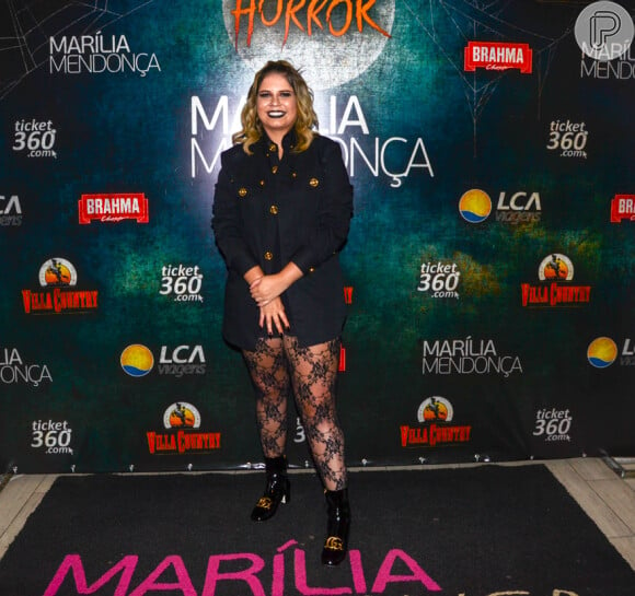 Marília Mendonça usou bota ankle boot 'double g' de couro envernizado da Gucci em show na madrugada desta sexta-feira, 26 de outubro de 2018