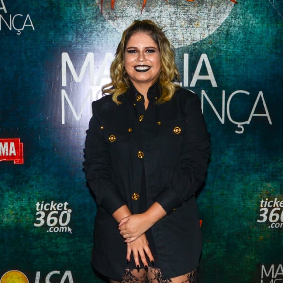 Marília Mendonça elegeu jaqueta estilo militar para show em São Paulo