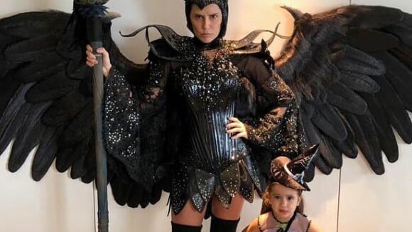 Fofa! Deborah Secco mostra a filha fantasiada em festa de Halloween: 'Bruxa má'