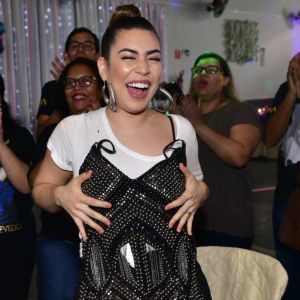 Naiara Azevedo ganhou neste sábado, 27 de outubro de 2018, uma réplica do vestido usado por ela no clipe da música '50 reais'