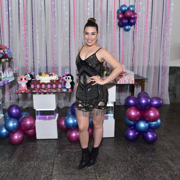 Os fãs de Naiara Azevedo mandaram fazer uma réplica do vestido usado pela cantora