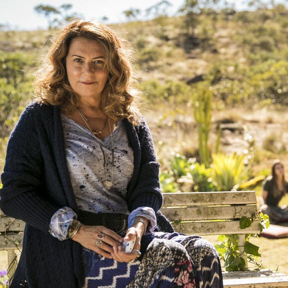 Edméia/Grace (Patricya Travassos) vai para Rosa Branca nos próximos capítulos da novela 'Espelho da Vida'