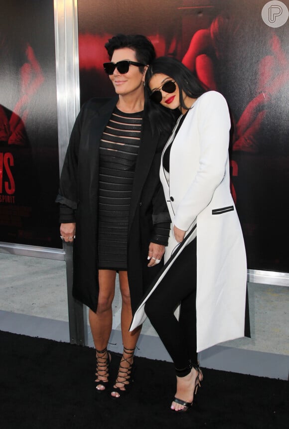 Kylie Jenner presenteou a mãe, Kris Jenner, com um modelo avaliado em mais de R$ 3 milhões