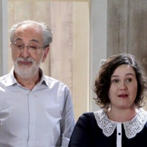 Poliana (Sophia Valverde) e Nanci (Rafaela Ferreira) entram no quartinho e encontram João (Igor Jansen), na novela 'As Aventuras de Poliana'
