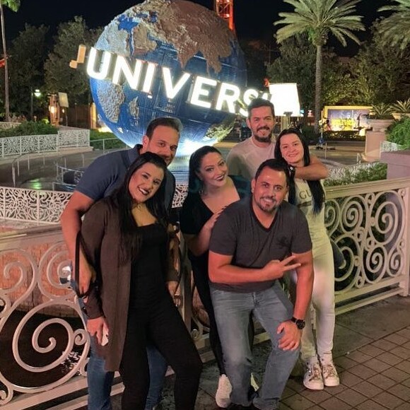 Maraisa posou abraçada com o noivo, Wendell Vieira, na Disney após reatar o relacionamento