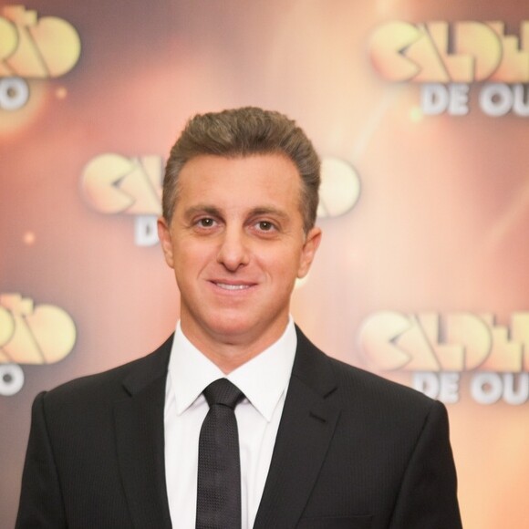 Luciano Huck afirmou conhecer as mazelas do Brasil: 'Eu sei como esse país é injusto, como as pessoas moram mal. Eu não consigo passar por um problema e não me sentir parte dele'