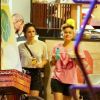 Nanda Costa e Lan Lanh deixam restaurante com petiscos e chopp
