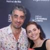 Letícia Colin e o marido, Michel Melamed, juntos há dois anos, conferiram o filme 'Cine Holliúdy 2 - A Chibata Sideral', estrelado pela atriz