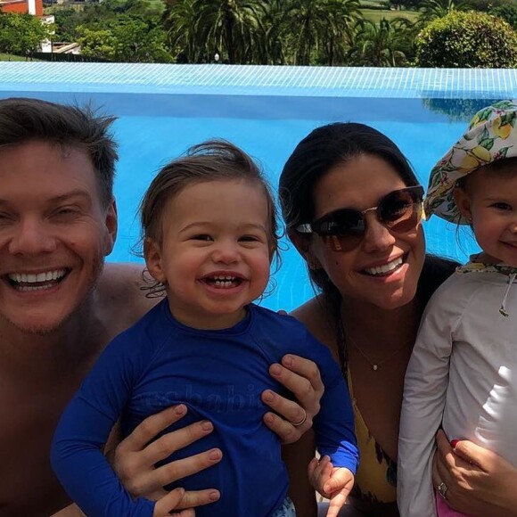 Thais Fersoza, mulher de Michel Teló, opta por programas em família e ao ar livre com os filhos, Melinda e Teodoro