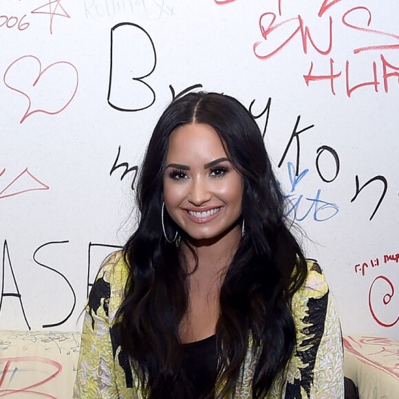 Demi Lovato foi vsta em um restaurante de Berverly Hills