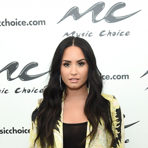 Demi Lovato foi flagrada 'feliz e sorrindo' ao lado de um estilista