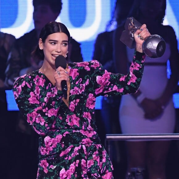 Dua Lipa conquistou o prêmio de 'Melhor Cantora Pop' da premiação