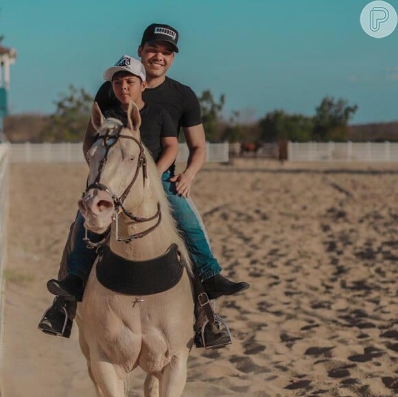 Wesley Safadão passeou a cavalo com filho Yhudy e postou fotos no Instagram nesta segunda-feira, 5 de novembro de 2018
