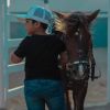 Filho de Wesley Safadão, Yhudy passeou a cavalo com o cantor em haras