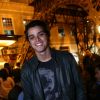 Rodrigo Simas assiste ao show do irmão Felipe Simas no restaurante Mr. Crepe, em 29 de agosto de 2014