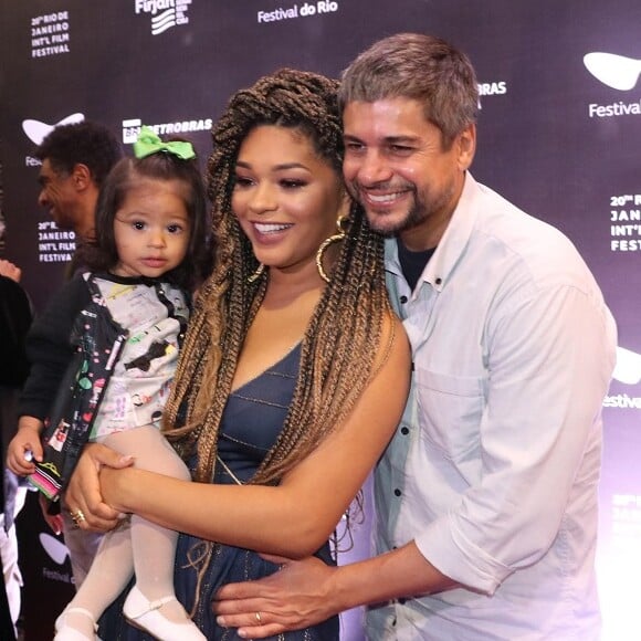 Filha de Juliana Alves, Yolanda dá show de fofura em pré-estreia no Rio nesta segunda-feira, dia 05 de outubro de 2018