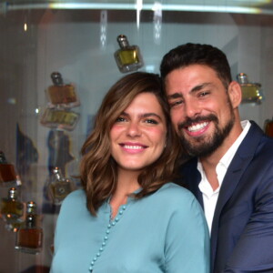 Cauã Reymond e Mariana Goldfarb surgiram juntos em uma foto tirada na Região dos Lagos no Rio de Janeiro