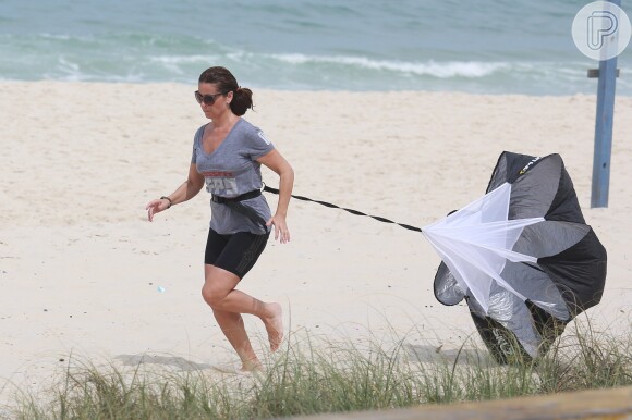 Giovanna Antonelli faz treino funcional em praia do Rio de Janeiro nesta segunda-feira, 1º de setembro de 2014