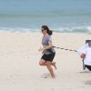 Giovanna Antonelli faz treino funcional em praia do Rio de Janeiro